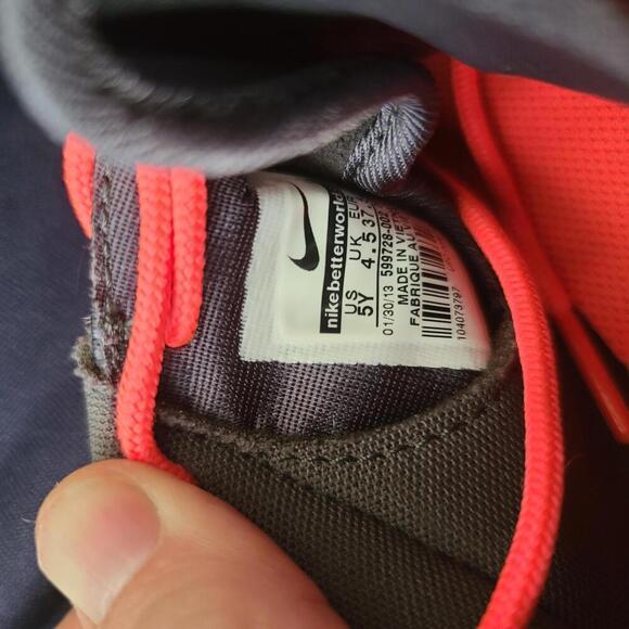 Nike Roshe Run Sneakers - Stylish Comfort Youth 5Y - Picture 8 of 8